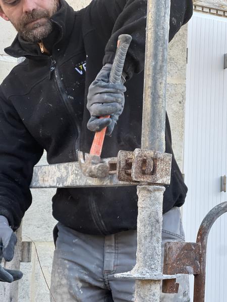 Découvrez le Comptoir des Artisans, votre entreprise de travaux et rénovation en Charente-Maritime (17). Rénovation intérieure, maçonnerie, aménagement sur mesure. Devis gratuit et intervention rapide.