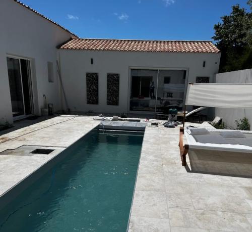 réalisation de travaux de rénovation, d'extension et création d'une piscine dans l'île de Ré