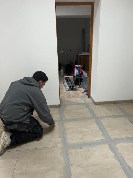 Solier professionnel pour rénovation intérieure - Charente maritime : pose de revêtements de sol (parquet, carrelage, vinyle), finitions soignées et conseils. Demandez un devis personnalisé avec Comptoir des Artisans pour vos travaux de sol