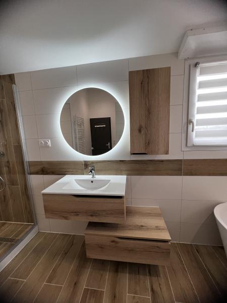 Spécialiste de la salle de bains, conception, rénovation & Installation Clé en Main - Charente maritime : agencement, plans sur mesure, choix de matériaux et finitions. Demandez un devis personnalisé avec Comptoir des Artisans pour votre projet